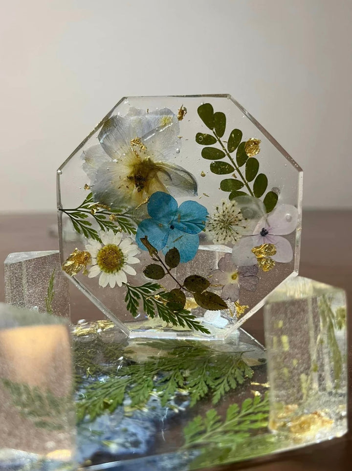 RESIN COASTERS WITH PRESSED FLOWERS